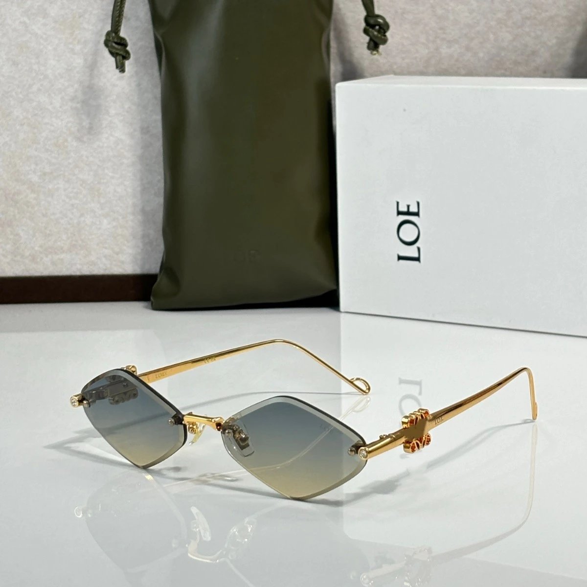 LOE Gold Frame Gradient Lens Sunglasses Fashion Statement
