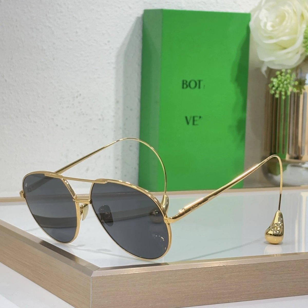 Gold Aviator Sunglasses with Pear-Shaped Tips