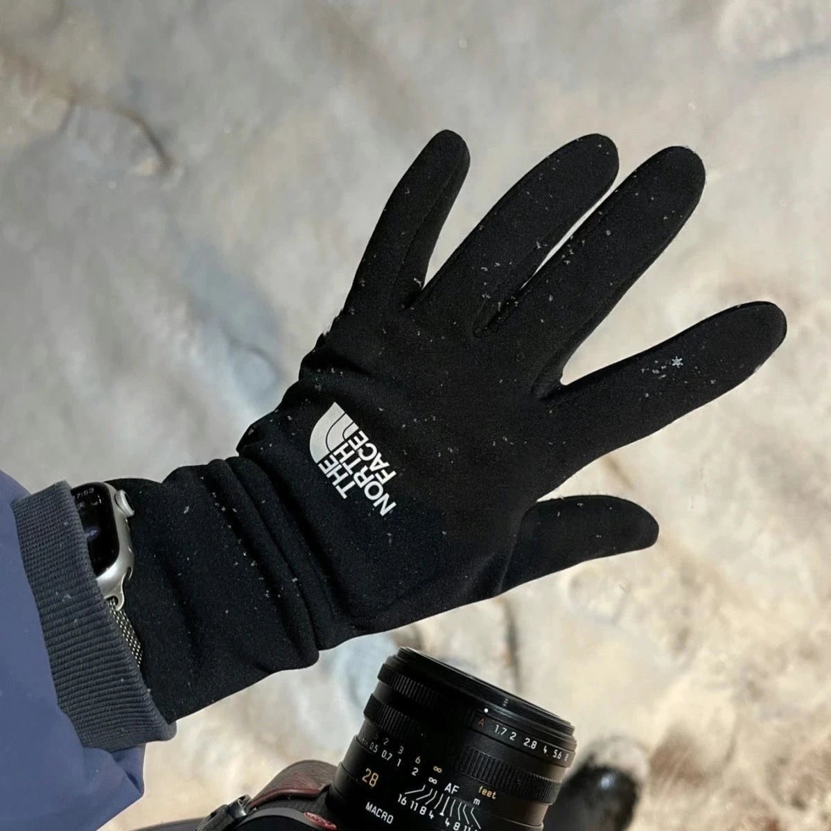 The North Face Black Winter Gloves for Outdoor Activities