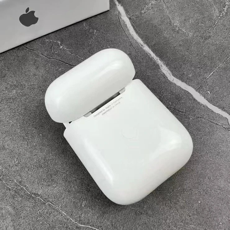 Apple AirPods Case White Wireless Charging