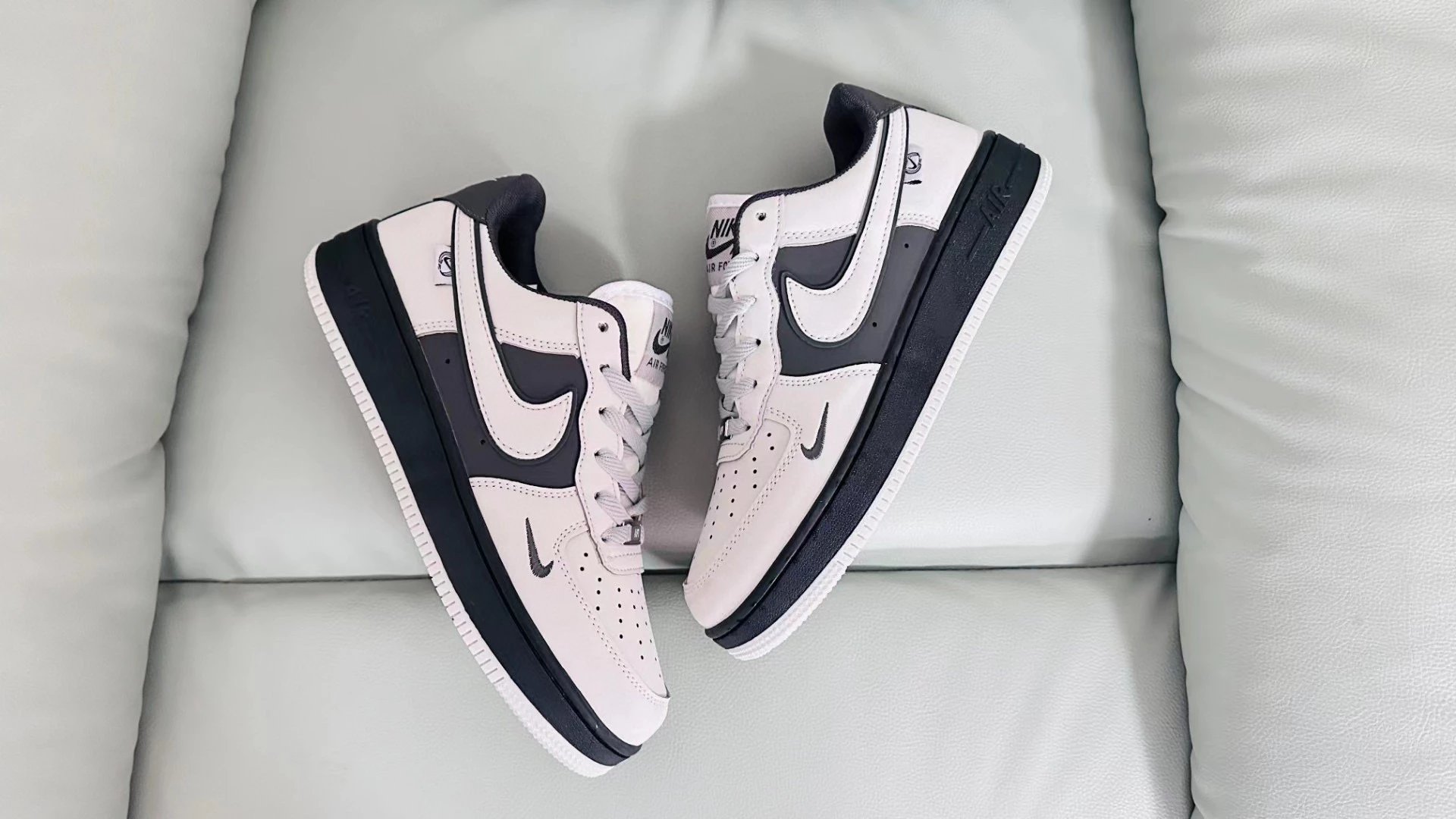 Nike Air Force 1 Low White Black Sneakers