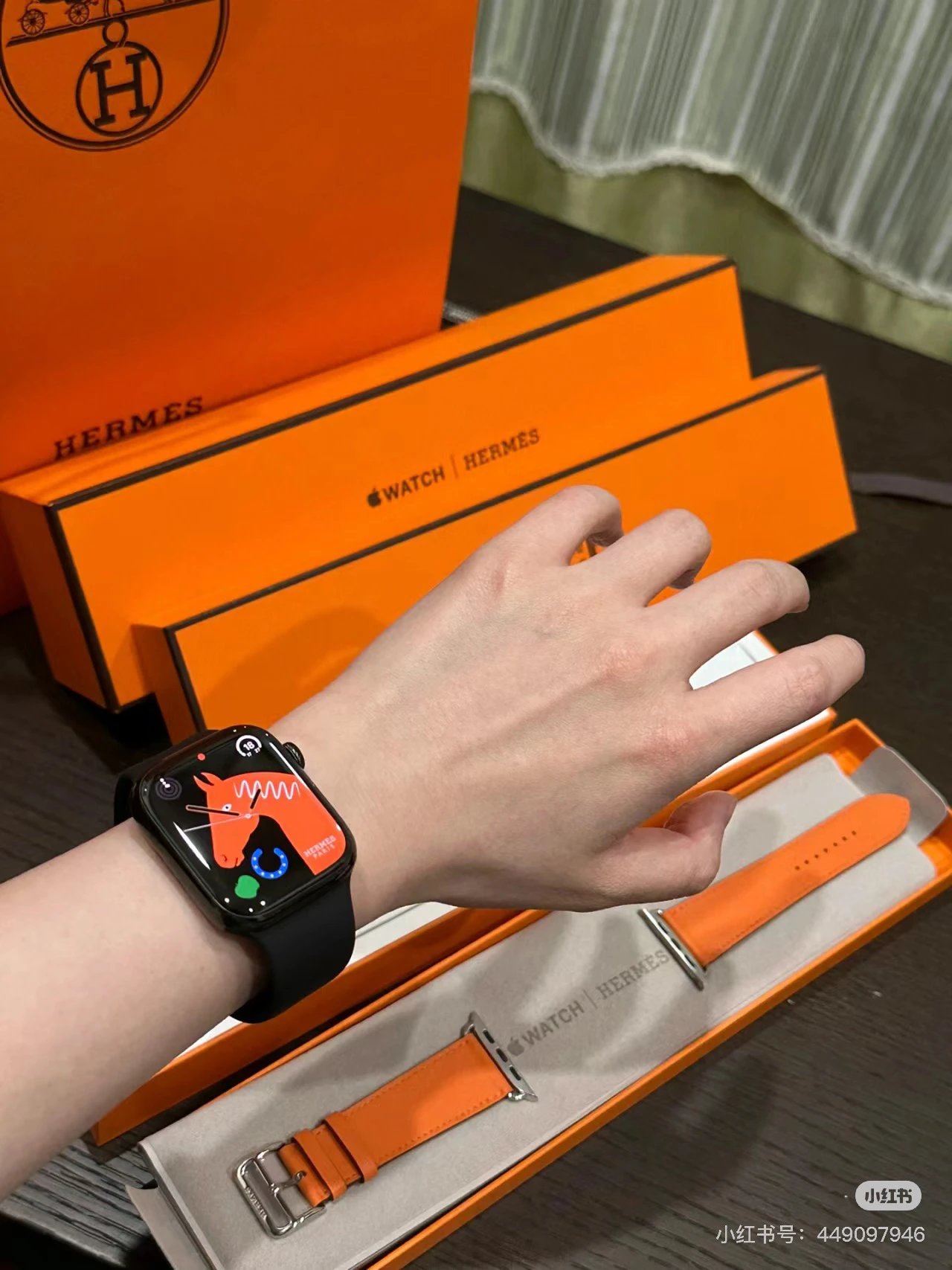 Apple Watch Hermès Orange Leather Band Smartwatch
