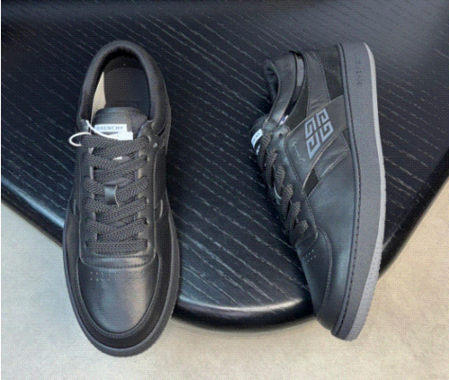 PUMA Black Low-Top Sneakers for Men and Women