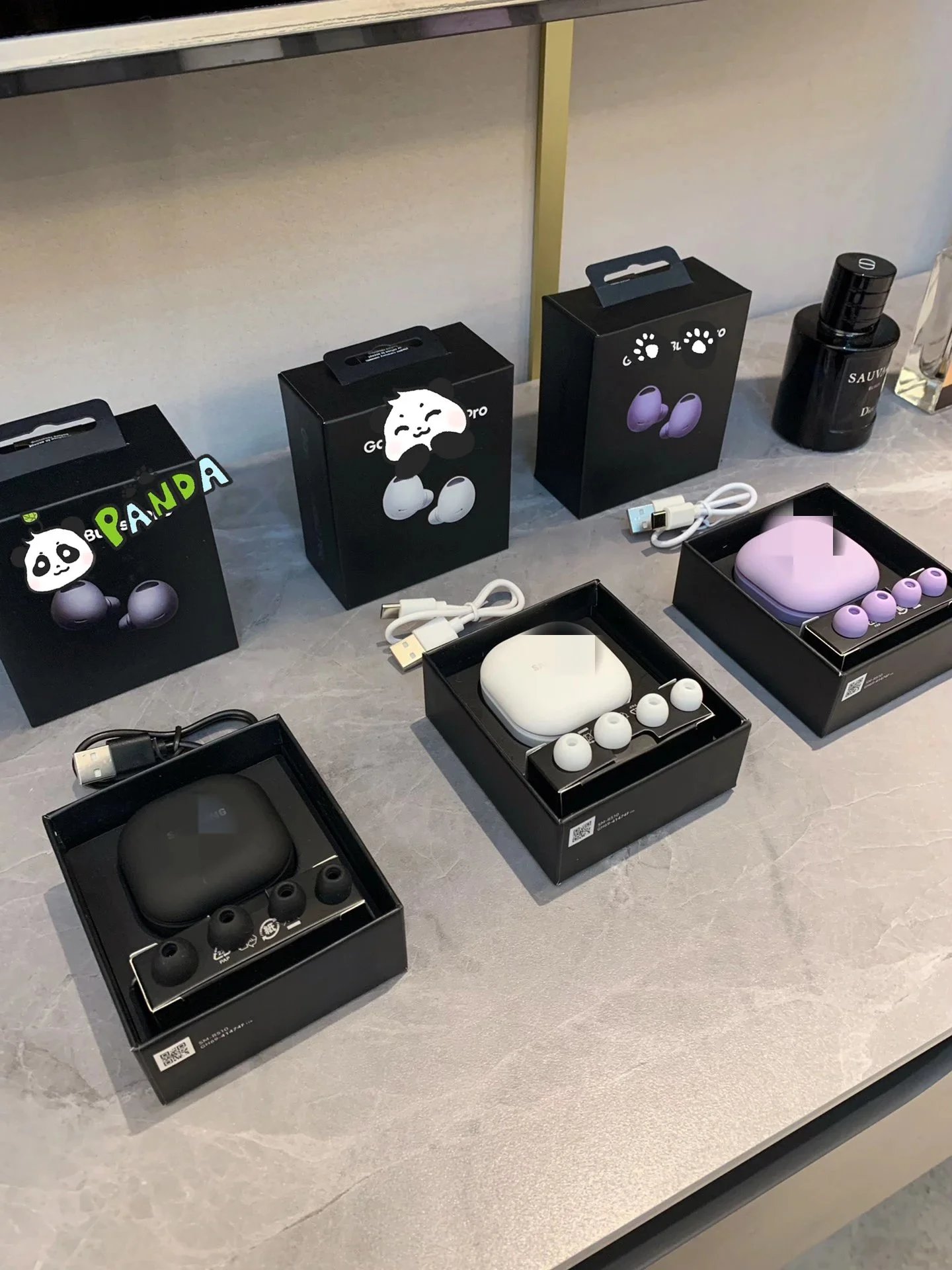 Wireless Earbuds with Charging Case and Ear Tips
