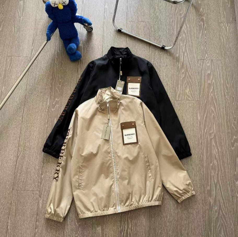 Burberry Lightweight Jacket Men Women Fashion Windbreaker Outerwear