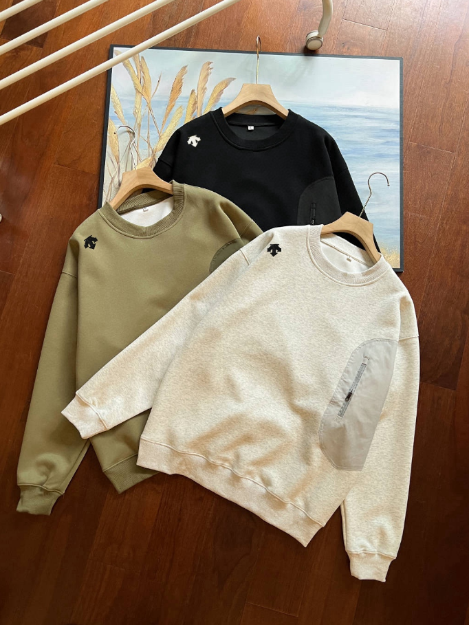 Crewneck Sweatshirts with Patch Design in Beige Black and Olive