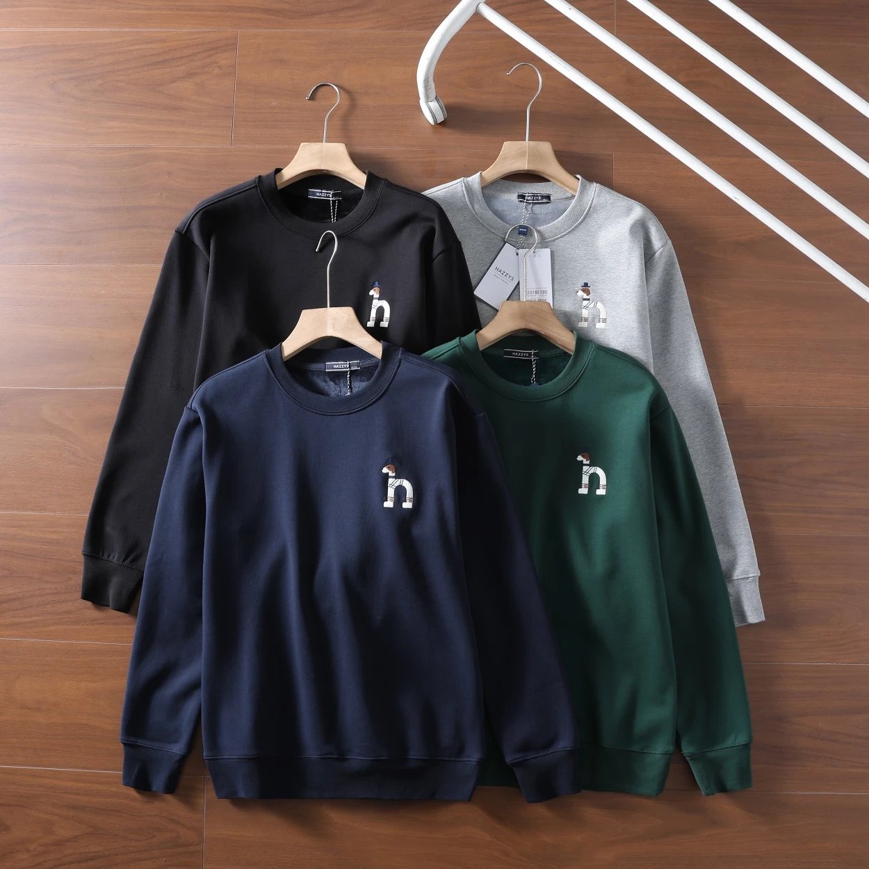 HAZZYS Embroidered Logo Sweatshirt for Men and Women