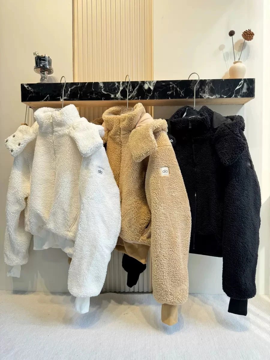 Alo Yoga Alo Foxy Sherpa Jacket Cozy Fleece White Beige and Black