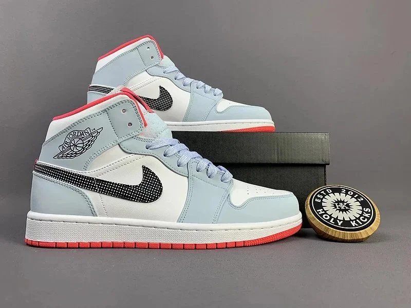 Jordan Air Jordan 1 Mid high top sneakers Light Blue and White