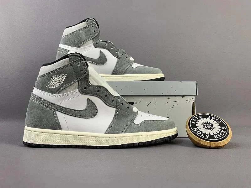 Jordan Air Jordan 1 Retro High OG Washed Heritage high top sneakers white and grey