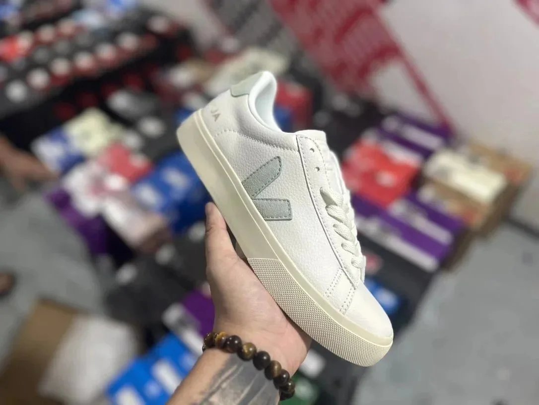Veja Campo casual sneakers White and Light Gray