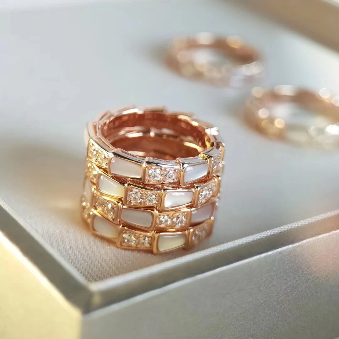 Bvlgari Serpenti Viper elegant diamond ring Gold