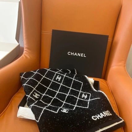 Chanel Quilted Knit Scarf Elegant Winter Accessory Black and White