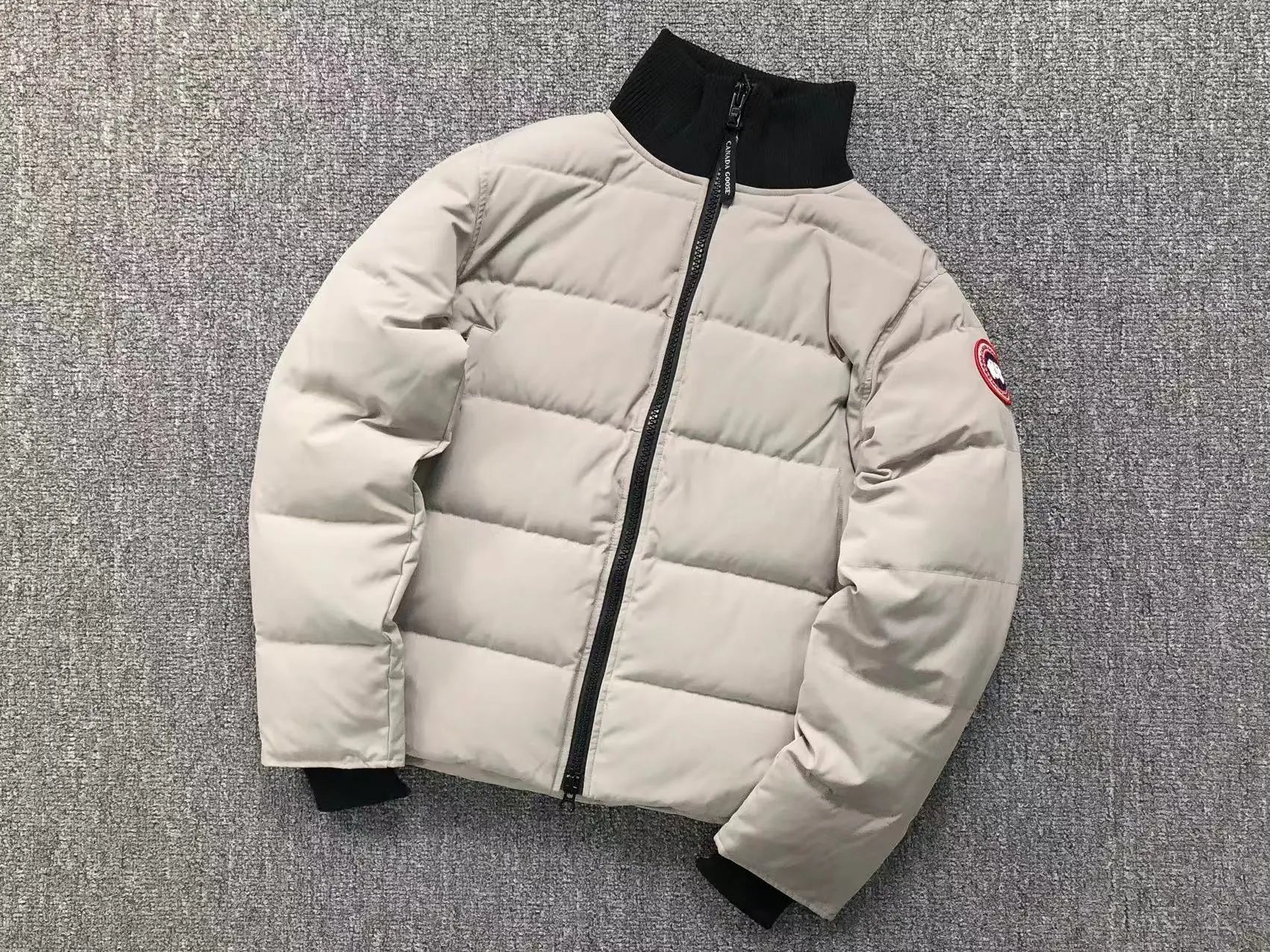 Canada Goose HyBridge Lightweight Puffer Jacket Beige